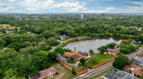 Lake O' Woods! Gated private pool home!